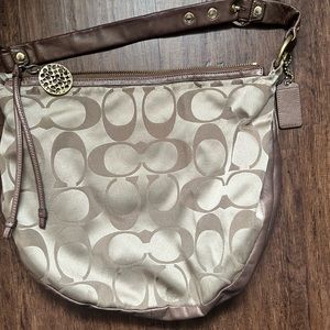 Coach signature hobo bag. great condition